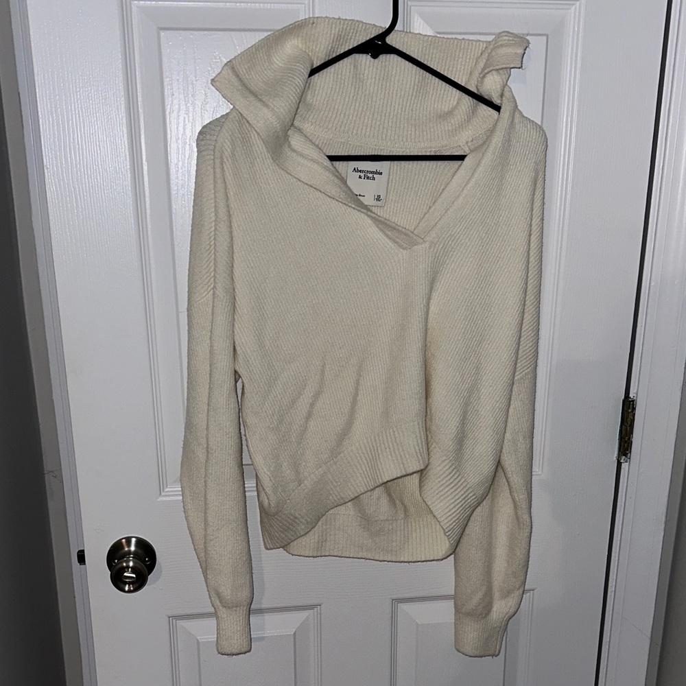 Abercrombie & Fitch Cream V-Neck Sweater